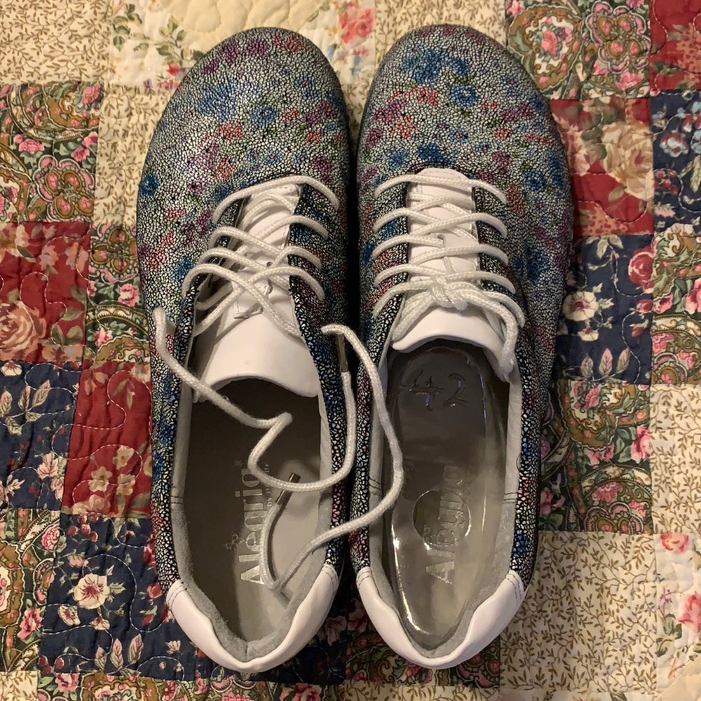 Alegria Essence Sneaker